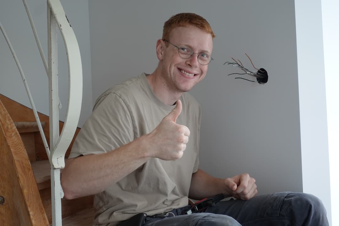 Inhaber von Elektro Gadge bei der Elektroinstallation